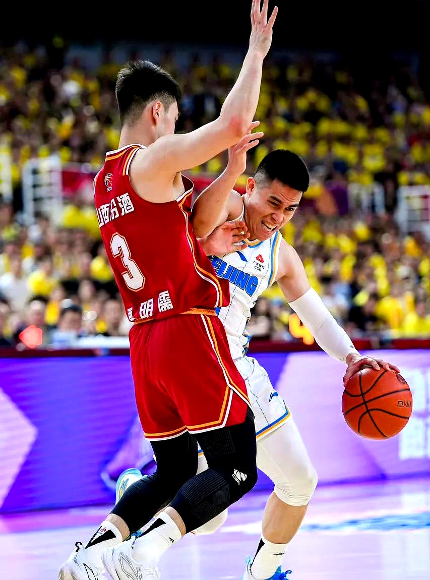 山东男篮赛前门线救险,志在社区盾名次提升,态度坚定,训练强度明显提升 山东男篮赛前门线救险,志在社区盾名次提升,态度坚定,训练强度明显提升